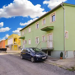 apartments-ariana-1989.pula-hotels.org/